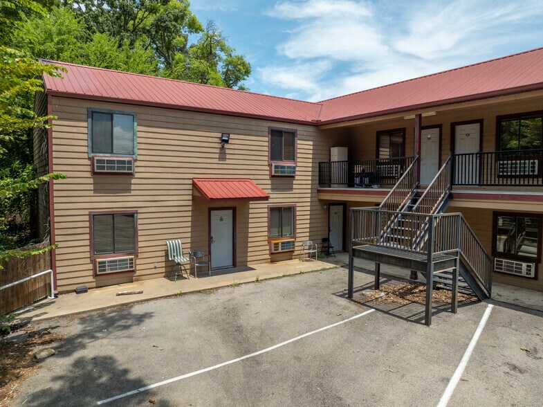 More Photos Of 3035 W Highway 154, Quitman Hotel For Sale