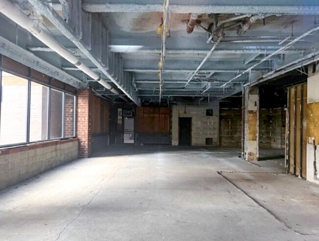 Primary Photo Of 129 Dreiser Loop, Bronx General Retail For Lease