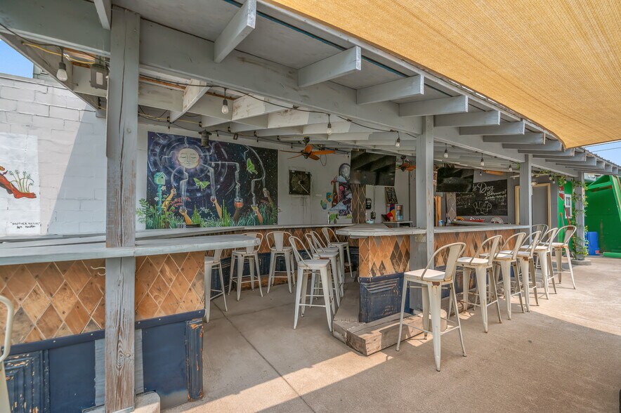 More Photos Of 201 S Broadway, Green Bay Restaurant For Sale