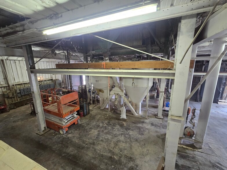 More Photos Of 10199 S Wayne Rd, Warren Showroom For Sale