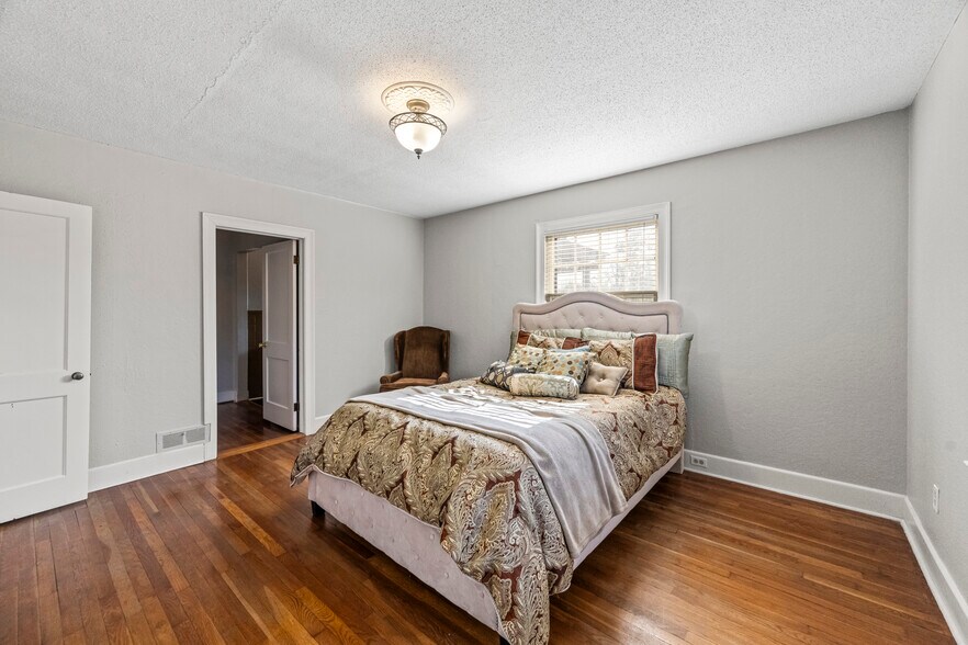 More Photos Of 1348 3rd St SE, Cullman Office For Sale