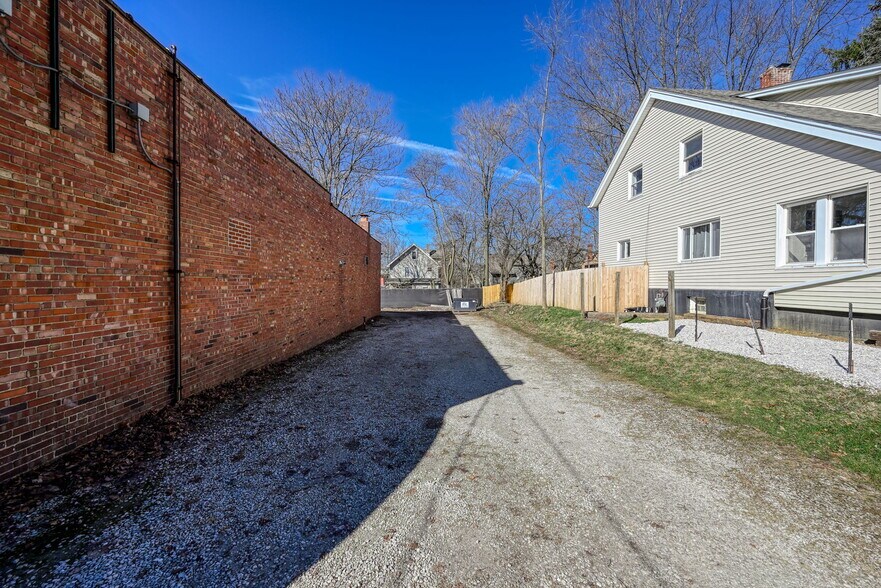 More Photos Of 314 Pioneer St, Akron Storefront For Sale