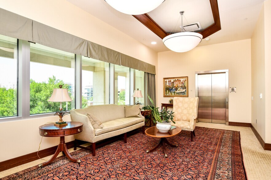 More Photos Of 306 E North St, Greenville Office For Lease