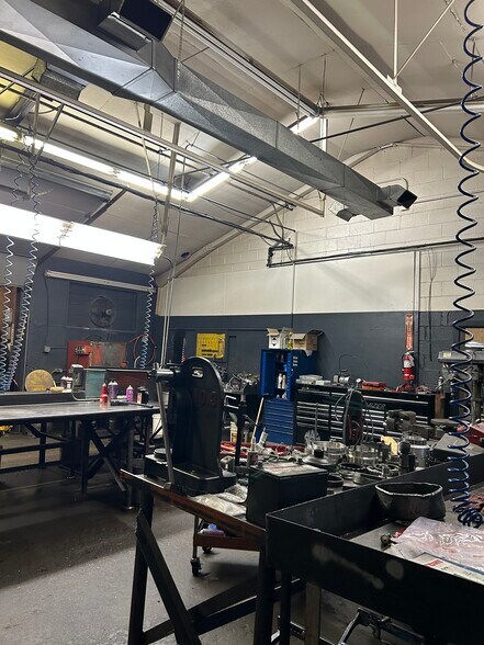 More Photos Of 2547 Valley St, Dayton Auto Repair For Sale