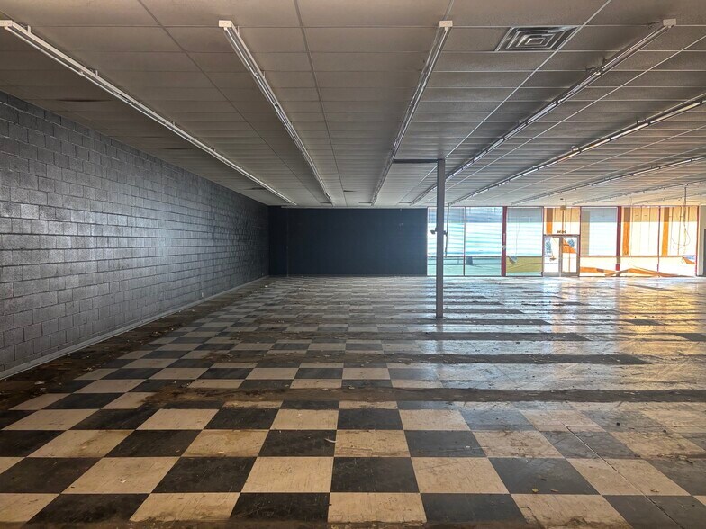 More Photos Of 2639 W Meighan Blvd, Gadsden Freestanding For Lease