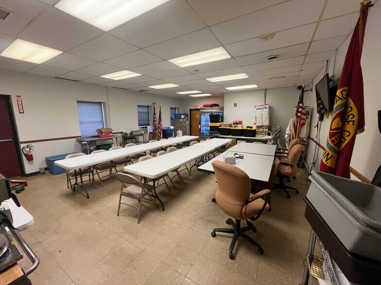 More Photos Of 162 Elm st, Champlain Flex For Sale