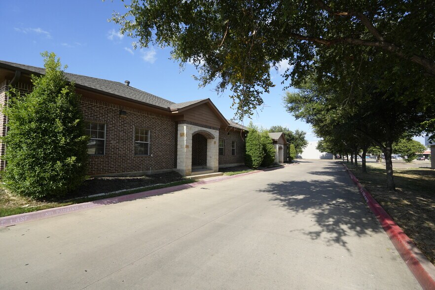 More Photos Of 200 Meadowlands Blvd, Keller Office For Sale