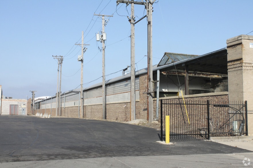 More Photos Of 4500 S Kolin Ave, Chicago Manufacturing For Lease