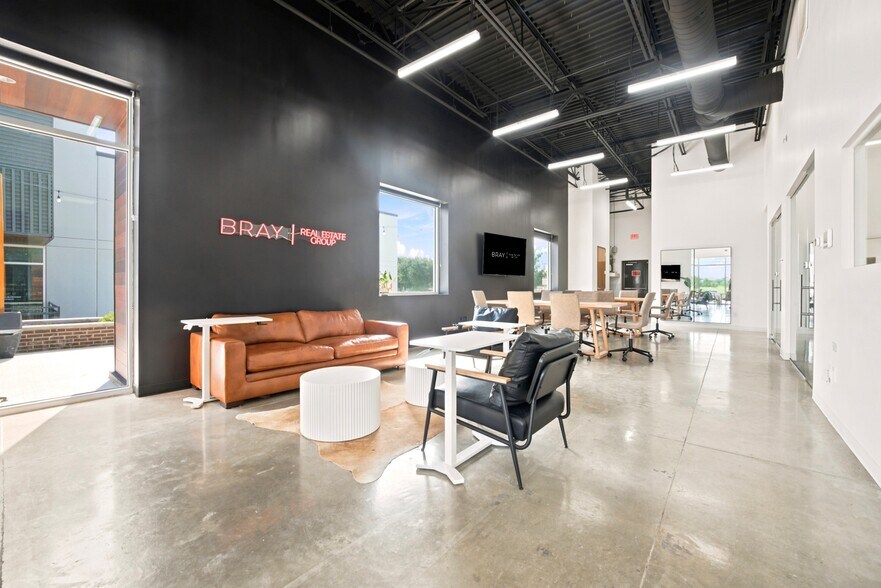 More Photos Of 8610 Potranco Rd, San Antonio Storefront Retail Office For Lease