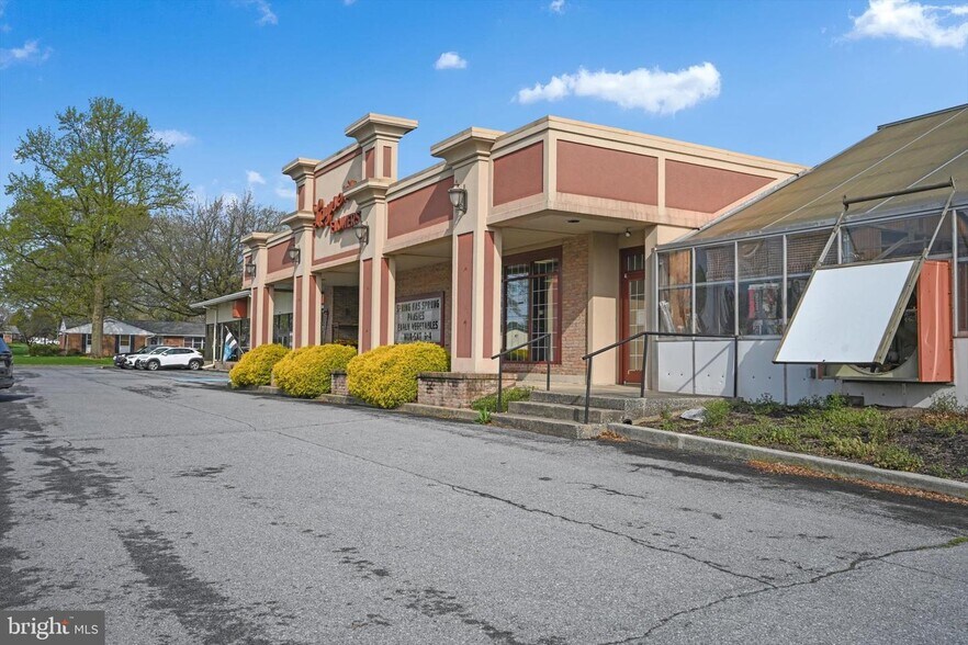 More Photos Of 501 W Washington Ave, Myerstown General Retail For Sale