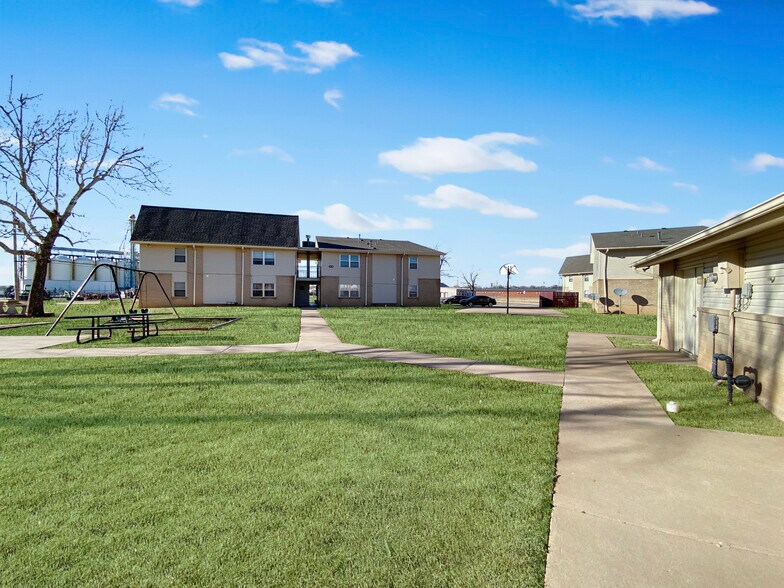 More Photos Of 500 S Leach Ave, Watonga Apartments For Sale