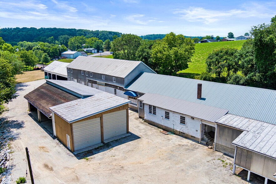 More Photos Of 8106 Intersection Rd, Glen Rock Warehouse For Lease