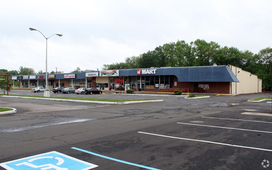 More Photos Of 1138-1160 Bristol Oxford Valley Rd, Levittown General Retail For Lease