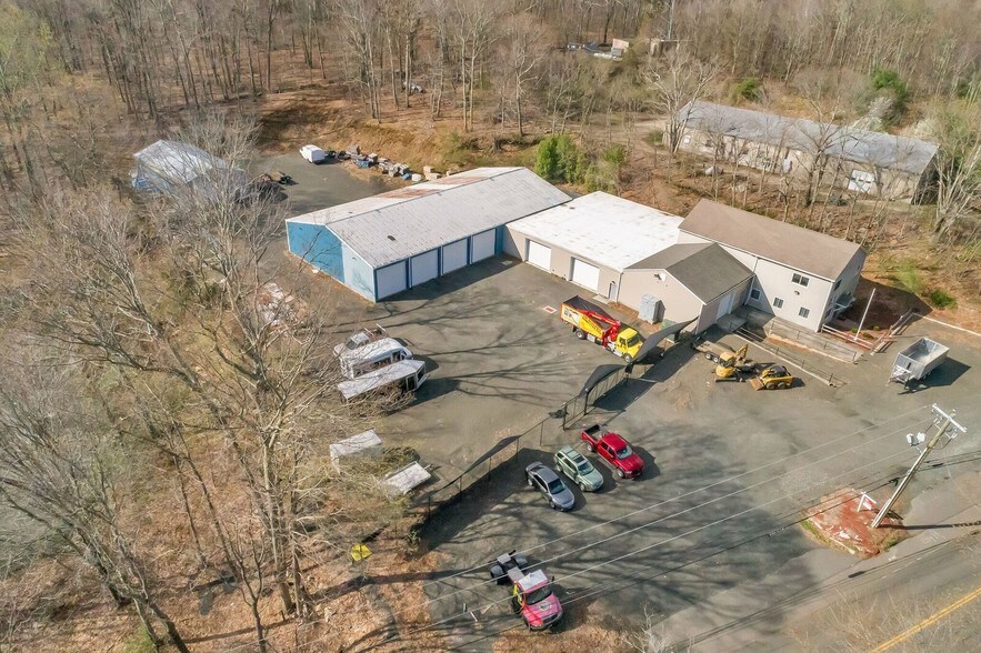 More Photos Of 8 Route 80, Killingworth Warehouse For Lease