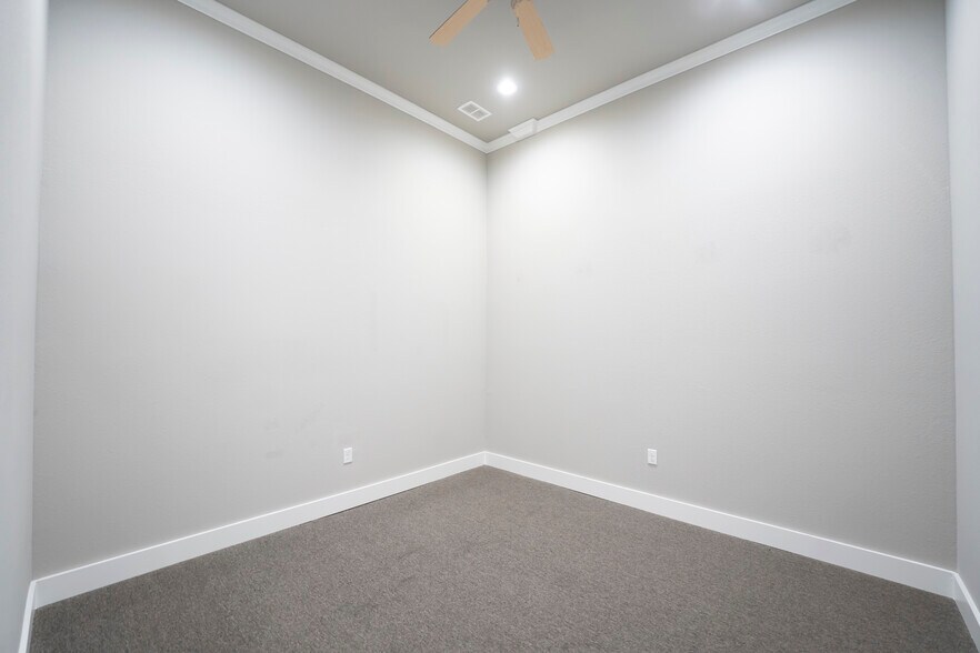More Photos Of 1400 N Coit Rd, McKinney Unknown For Lease