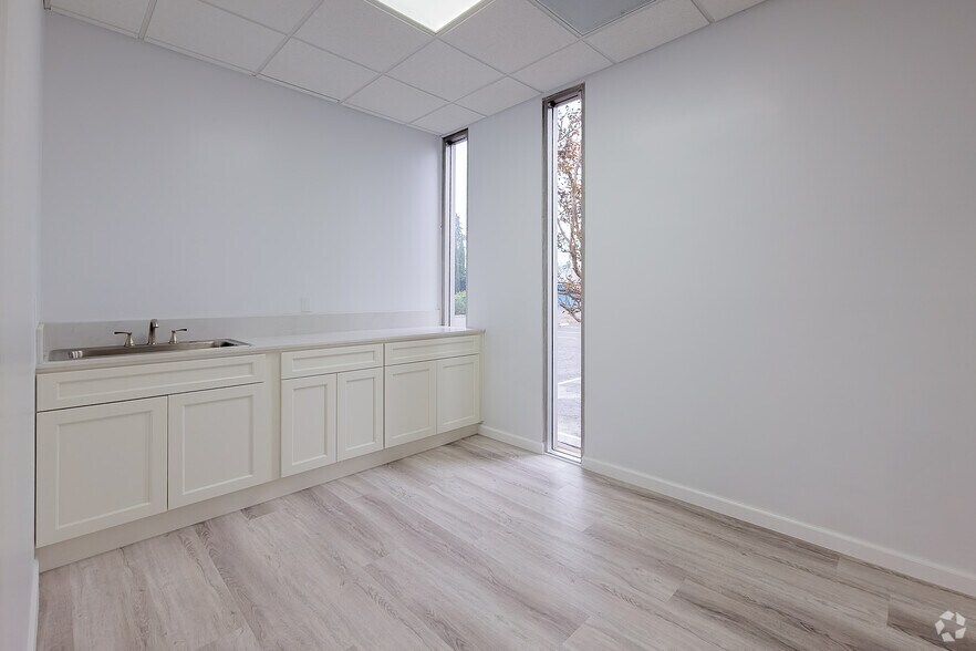 More Photos Of 5223 N El Dorado St, Stockton Office For Lease