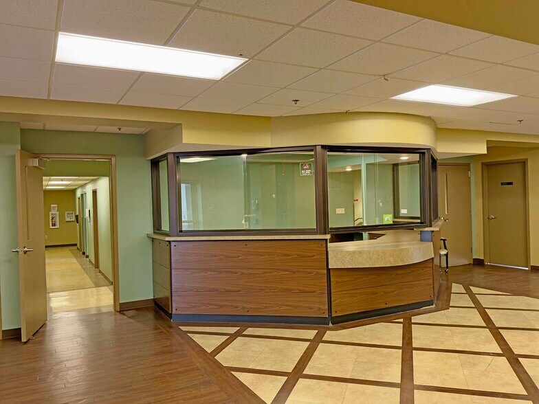 More Photos Of 209 N Maysville St, Mount Sterling Medical For Lease