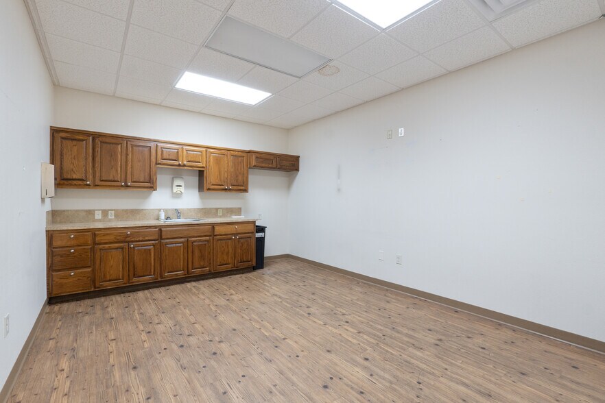 More Photos Of 101 N 37th St, Rogers Medical For Lease