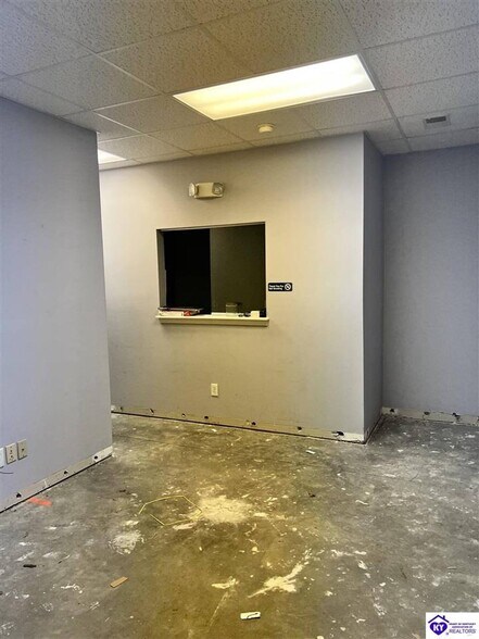 More Photos Of 1300 Gardiner Ln, Louisville Medical For Sale