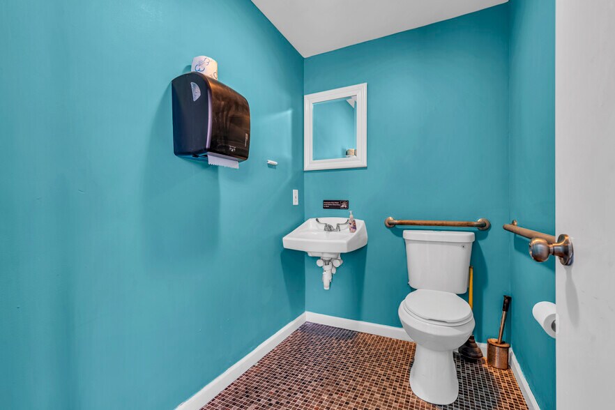 More Photos Of 59 N Main St, Manahawkin Freestanding For Sale