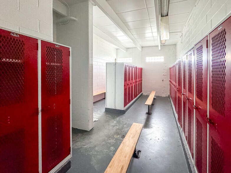 More Photos Of 604 7th ave, Troy Flex For Lease