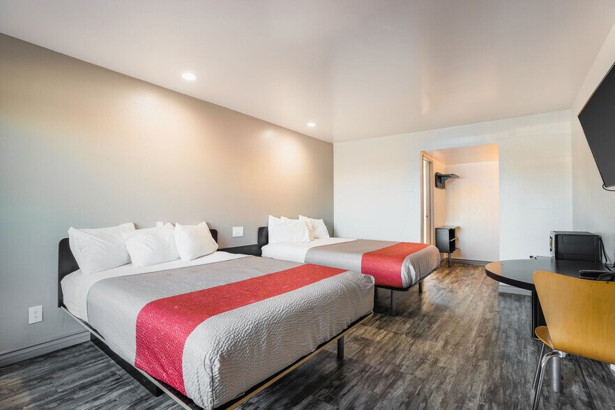 More Photos Of 1350 W Main St, Barstow Hotel For Sale