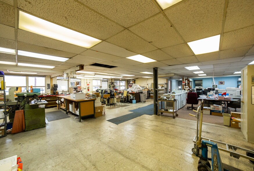 More Photos Of 1300 Industrial Blvd, Southampton Light Distribution For Sale