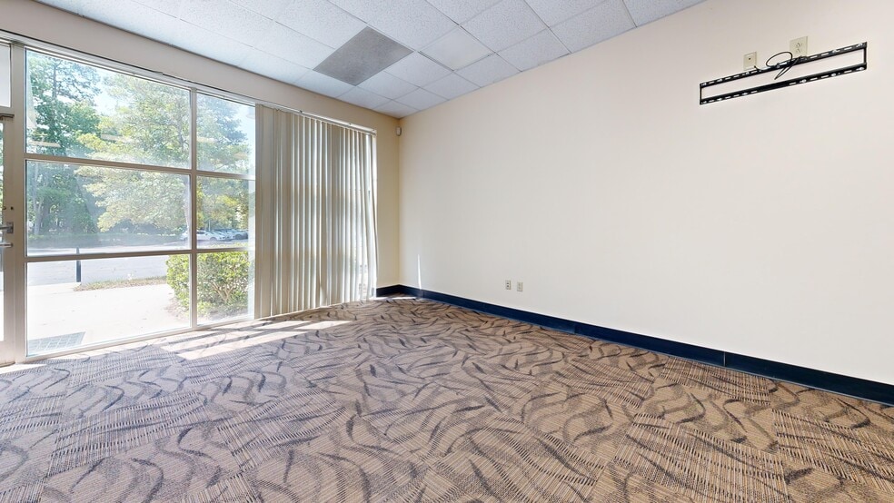 More Photos Of 3500 Gateway Centre Blvd, Morrisville Light Distribution For Lease