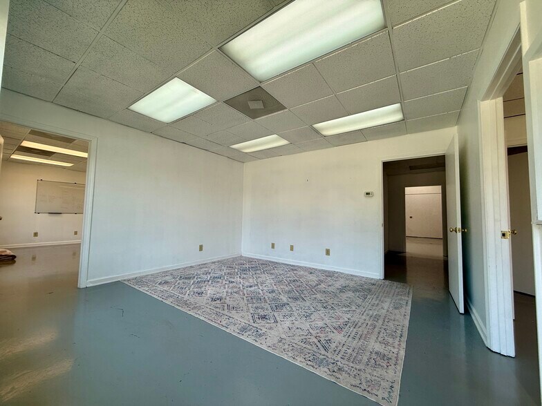 More Photos Of 11815 US Highway 15-501, Aberdeen Distribution For Lease