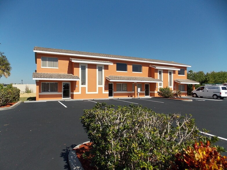 More Photos Of 1384 Heritage Acres Blvd, Rockledge Office For Lease