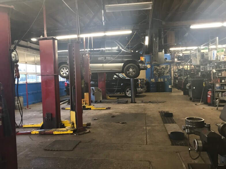 More Photos Of 9665 W 55th St, Countryside Auto Repair For Sale