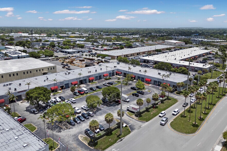 More Photos Of 18635-18639 SW 107th Ave, Cutler Bay Showroom For Sale