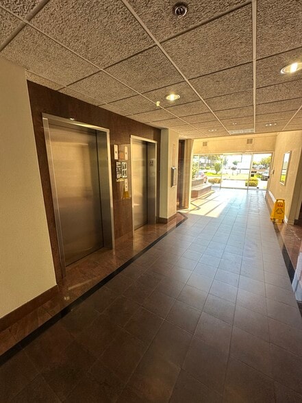 More Photos Of 1855 W Katella Ave, Orange Office Residential For Lease