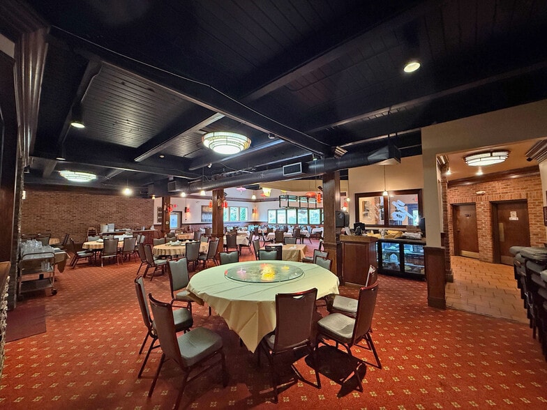 More Photos Of 18855 SW Tualatin Valley Hwy, Aloha Restaurant For Sale