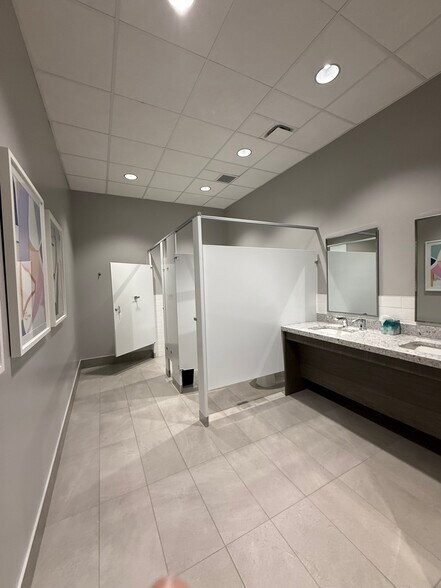 More Photos Of 2227 Irving Blvd, Dallas Warehouse For Sale