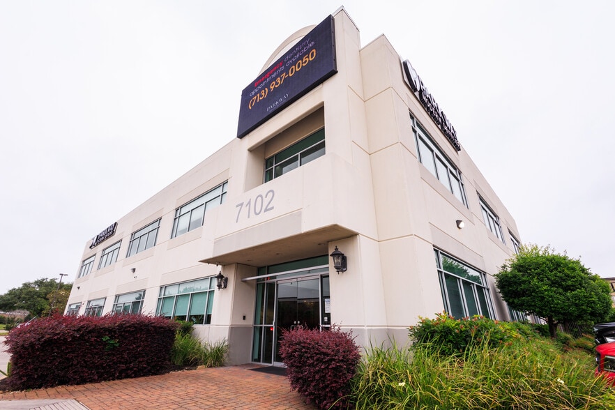 More Photos Of 7102 W Sam Houston Pky N, Houston Office For Lease
