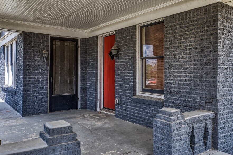More Photos Of 404 W Main St, Bellville Office Residential For Sale