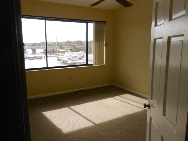 More Photos Of 2210 S Front St, Melbourne Office For Lease