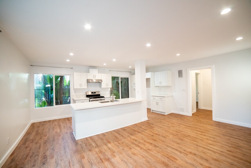 More Photos Of 127 S St Andrews Pl, Los Angeles Apartments For Sale