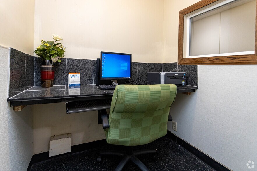 More Photos Of 5100 Hickory Point Frontage Rd, Decatur Hotel For Sale