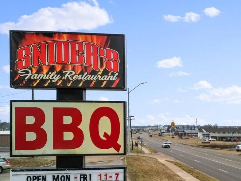 More Photos Of 1027 Porter Wagoner Blvd, West Plains Restaurant For Sale