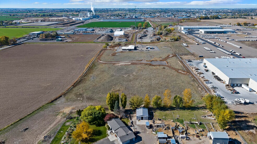 More Photos Of 3750 3250 E, Kimberly Land For Lease