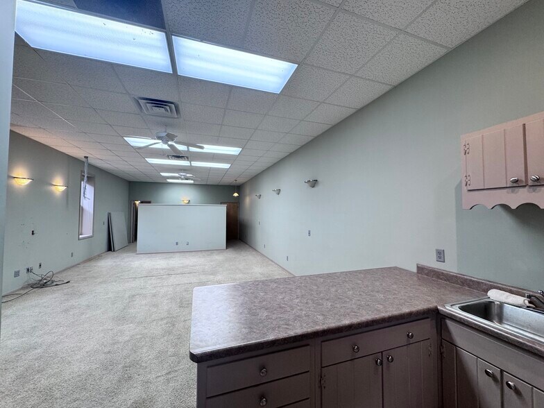 More Photos Of 217 N Randolph St, Macomb Office For Sale
