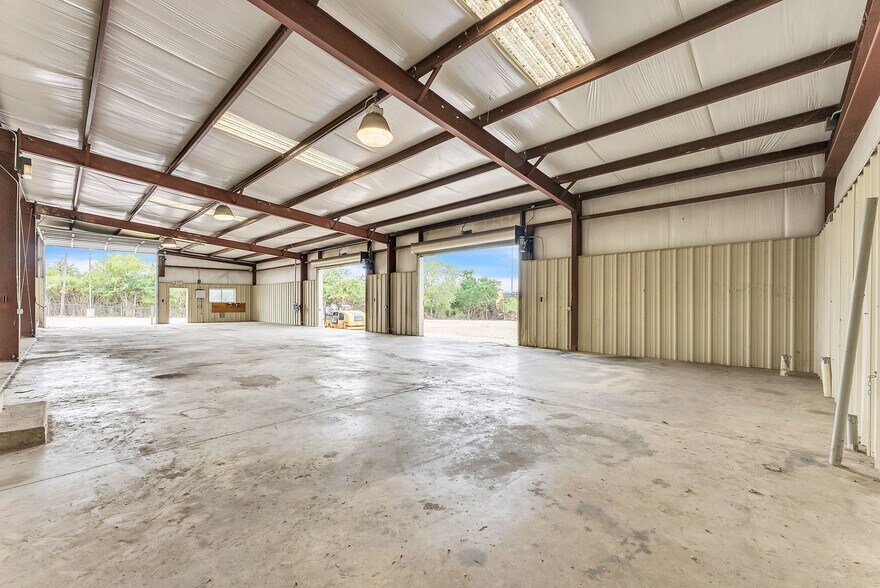 More Photos Of 1329 E Wheatland Rd, Lancaster Warehouse For Sale