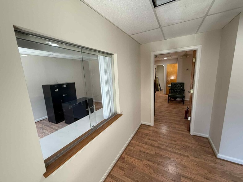 More Photos Of 6116 Rolling Rd, Springfield Medical For Sale