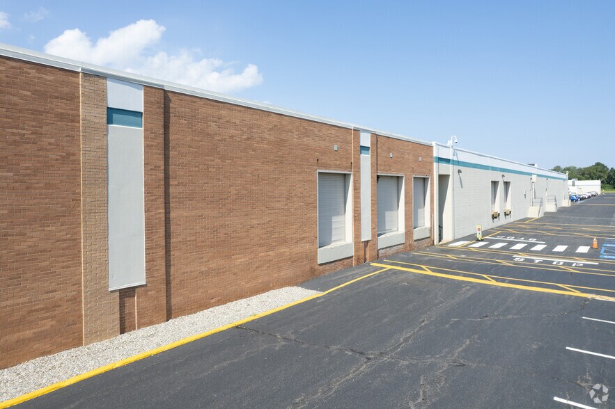 More Photos Of 2 Crescent Pl, Oceanport Light Distribution For Lease