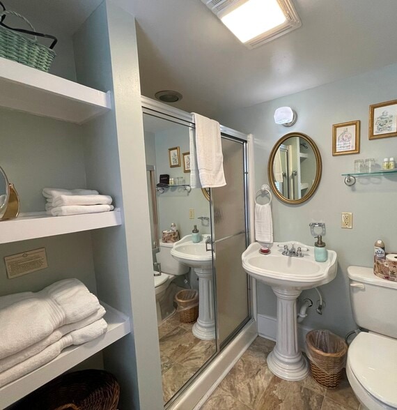 More Photos Of 100 E Washington St, Mountain View Hospitality For Sale