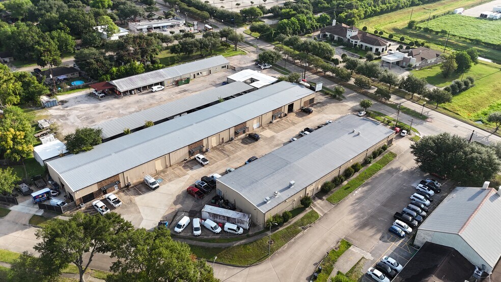 More Photos Of 1723 Eldridge Rd, Sugar Land Service For Lease