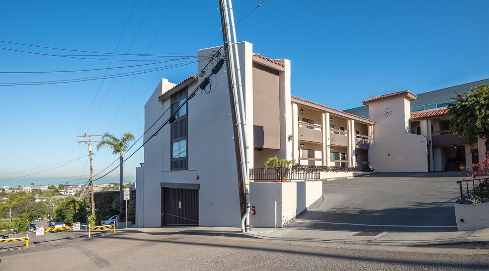 More Photos Of 2401 Pacific Coast Hwy, Hermosa Beach Medical For Lease