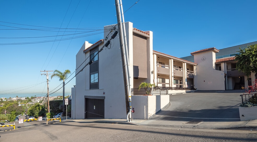 More Photos Of 2401 Pacific Coast Hwy, Hermosa Beach Medical For Lease